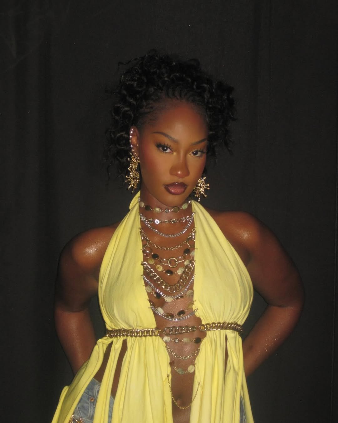 "Tems Dazzles in Yellow & Gold at 7Fest: Photos You Can't Miss!"